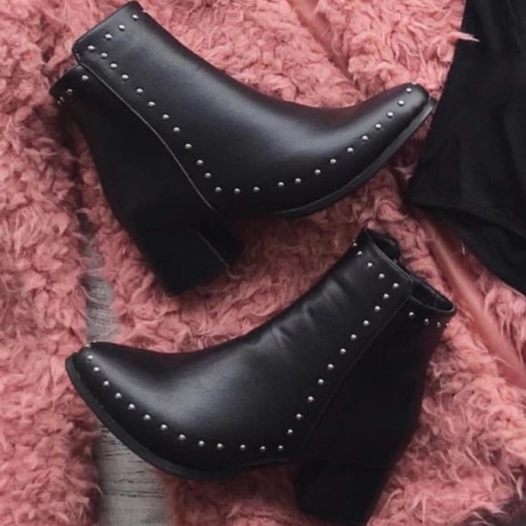 NWOT Black Heeled Studded Booties - Picture 5 of 6